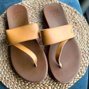 Reef women’s thong sandals EUC Size 9